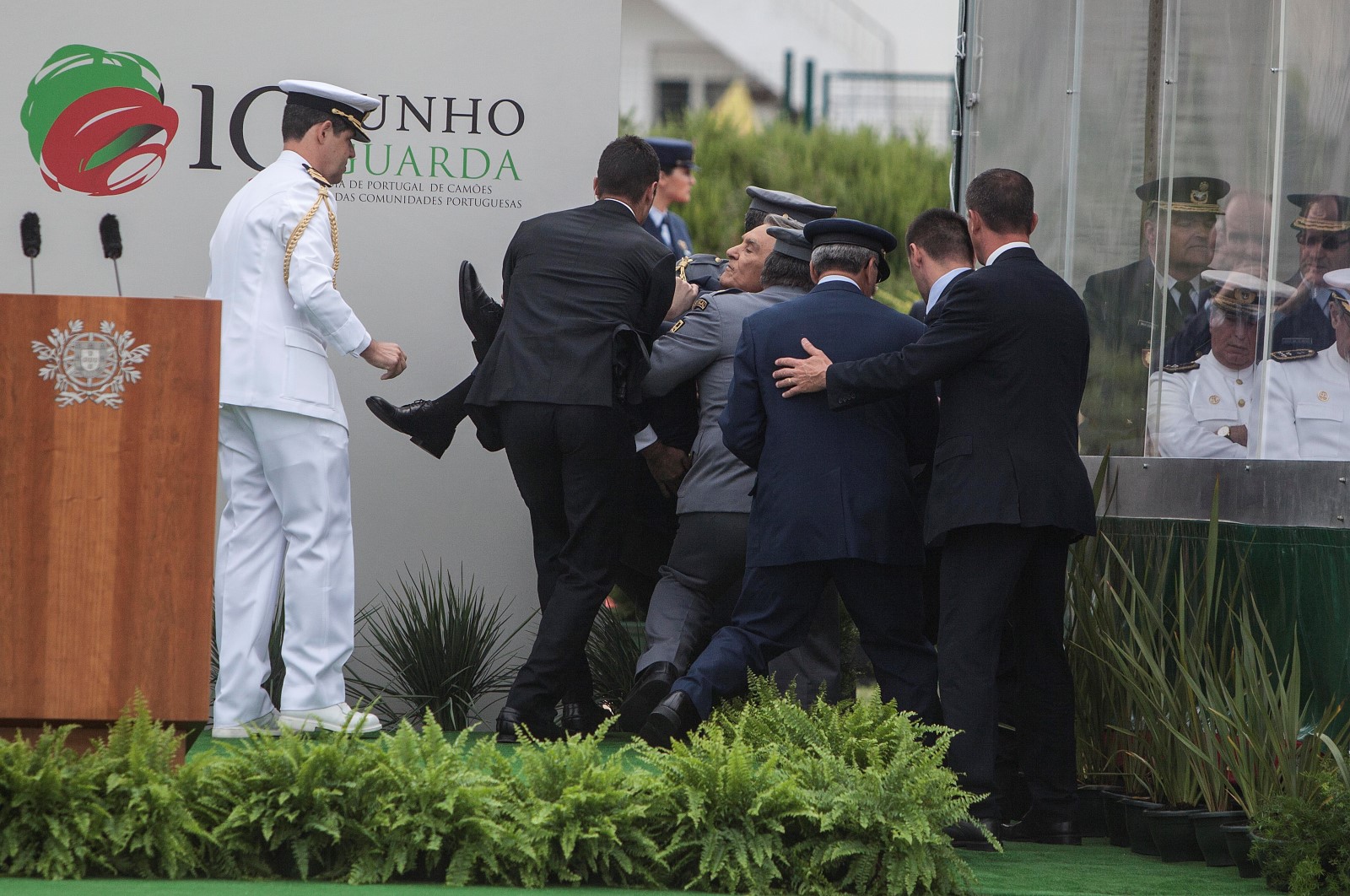 A Foto Dramatica E As Linhas Vermelhas Cavaco Silva Publico