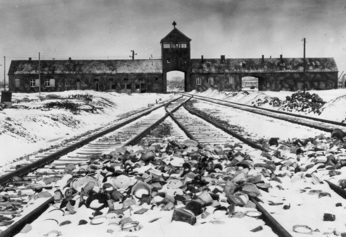 Auschwitz Da Libertacao A Construcao Do Holocausto Europa Publico