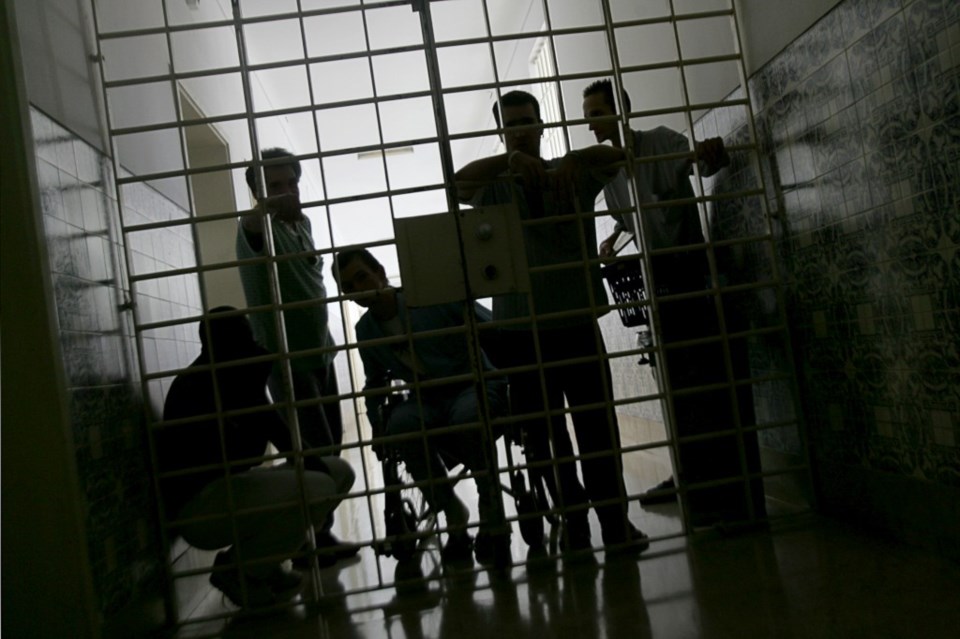 Portugal é excepção ao colocar crianças e jovens em prisões de ...