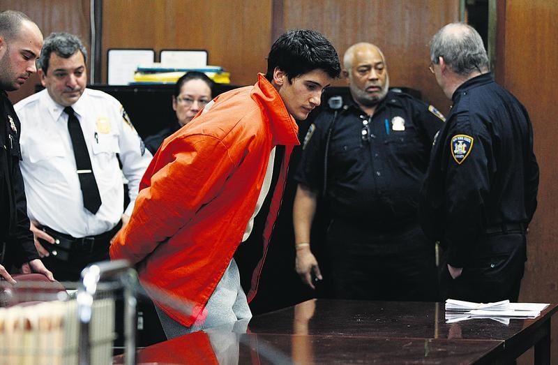 Renato Seabra condenado a pena que vai de 25 anos de cadeia a perpétua |  Portugal | PÚBLICO