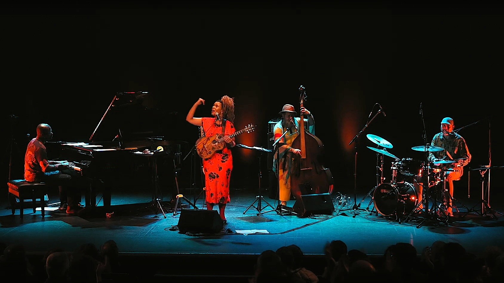 Carmen Souza lança em Portugal o álbum <i>Port’Inglês</i> com videoclipe de <i>Badju mandadu</i>