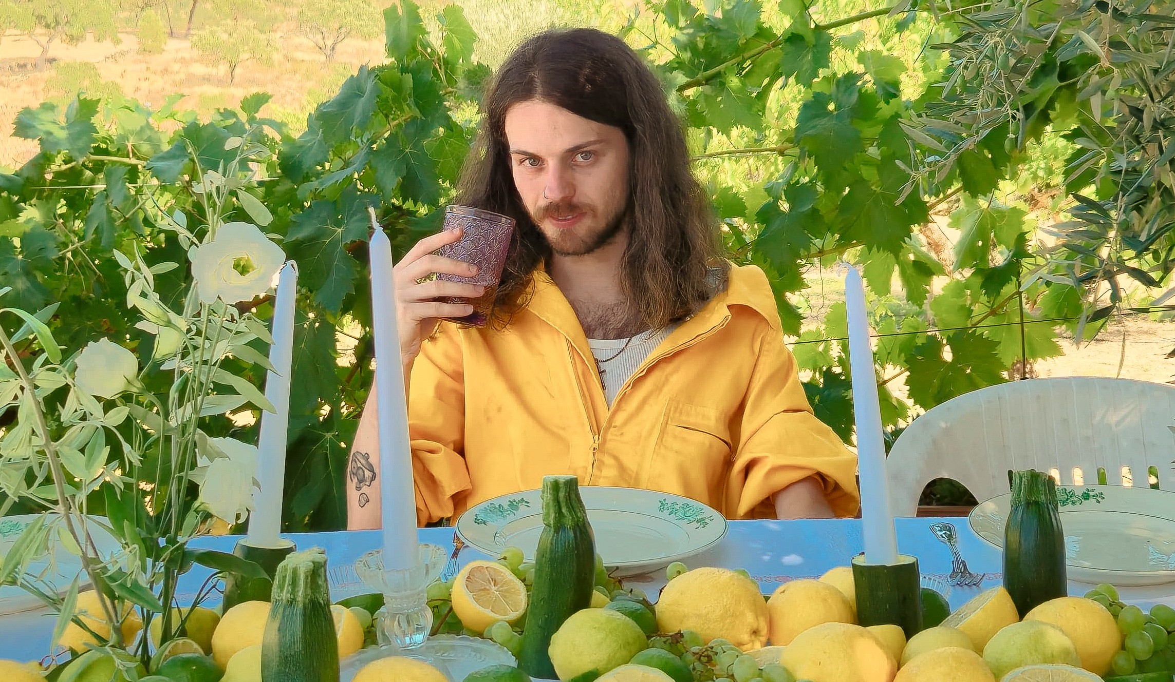 Passada a <i>Festa</i> e as <i>Insónias</i>, Toni! calça uma <i>Bota amarela</i> para anunciar um novo EP