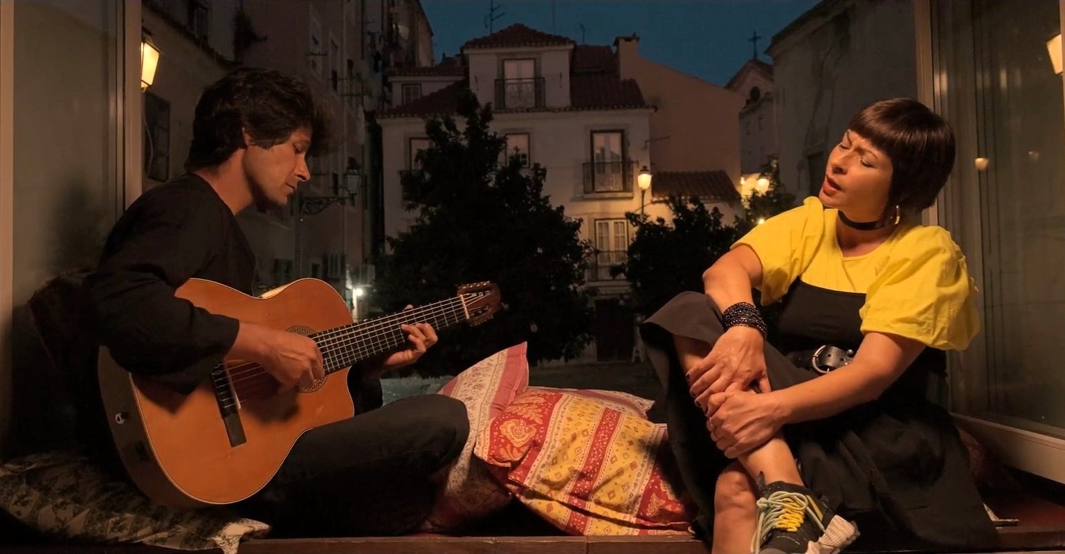 Viviane recria “Alfama” e homenageia as cantoras que deram voz a bandas portuguesas | Música
